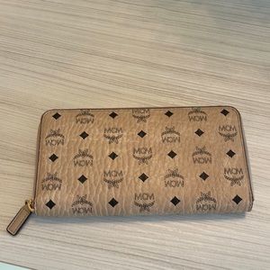 MCM Leather LOGO-Embossed Large  Zip Wallet